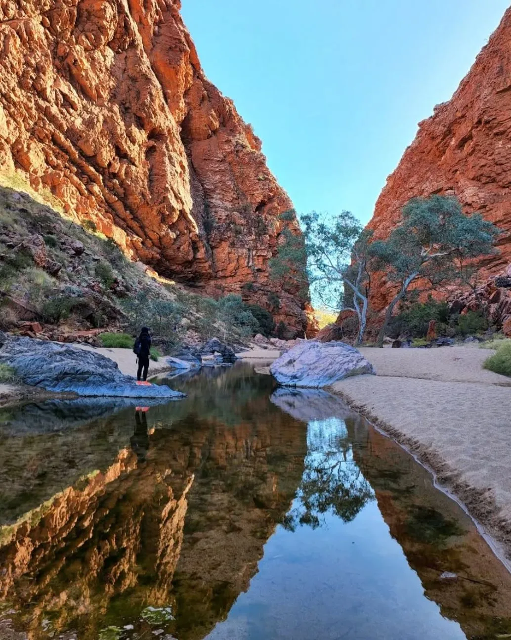 Supa Society | What Months Are Too Hot to Hike Around Alice Springs, and When Does the Heat Danger Peak? 4 day Alice Springs Uluru Tour