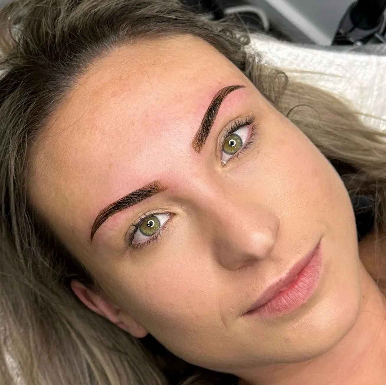 Supa Society | What Can Beginner Brow Tattooists Expect to Earn in Their First Year? What Drives Income Growth for New Artists