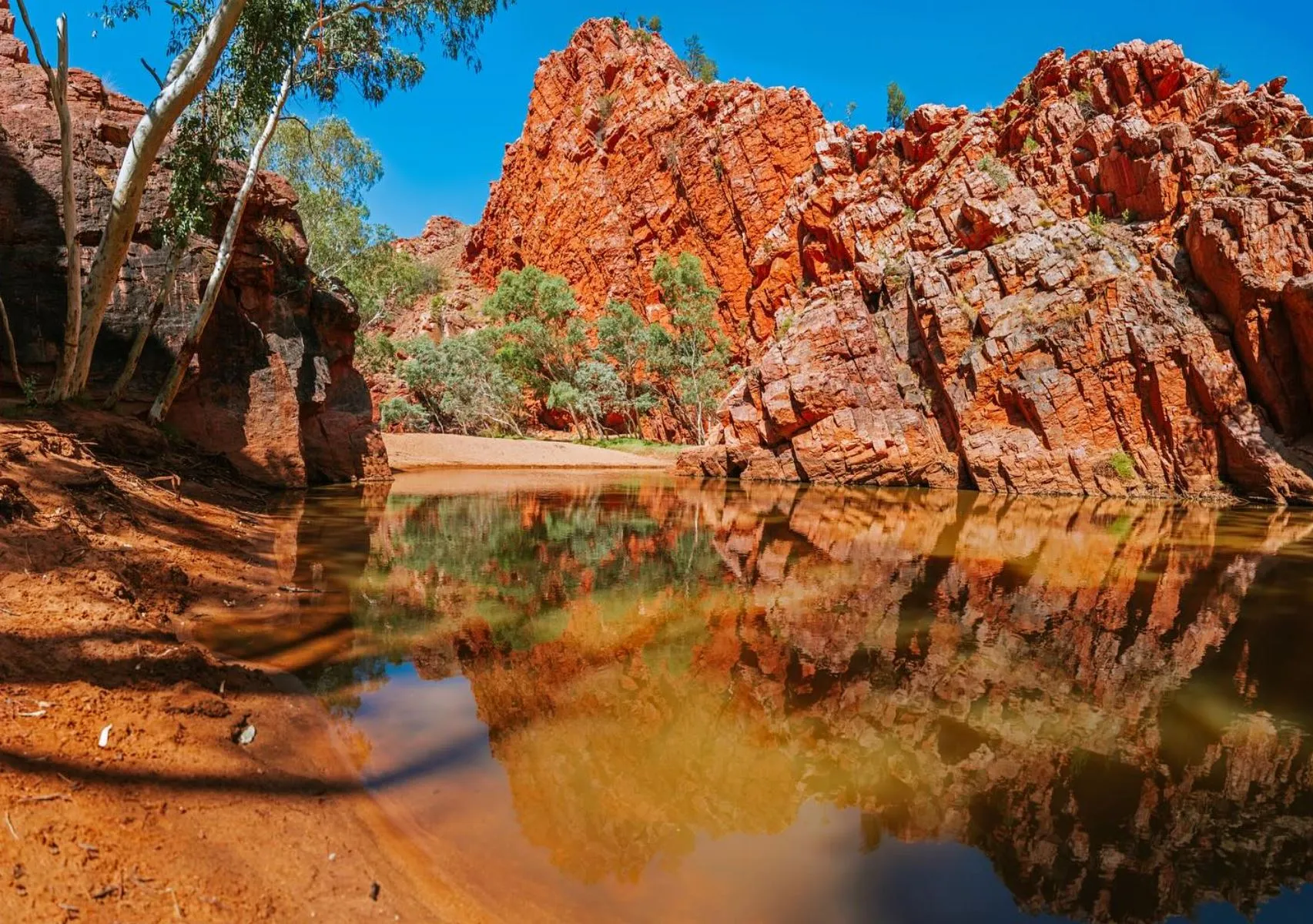 Supa Society | What Months Are Too Hot to Hike Around Alice Springs, and When Does the Heat Danger Peak? What to Do if the Heat Catches You